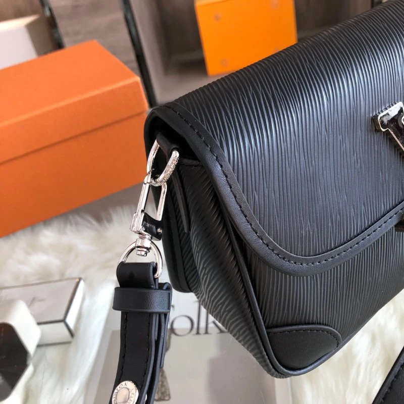 Ladies Genuine Leather Crossbody Shoulder Handbag Medium Square Bag